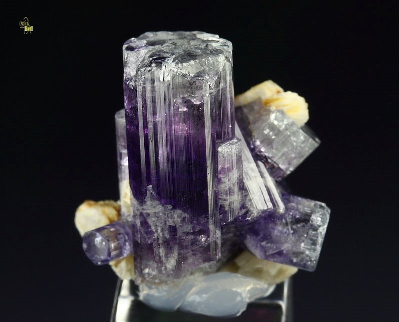 gem FLUORAPATITE, ALBITE