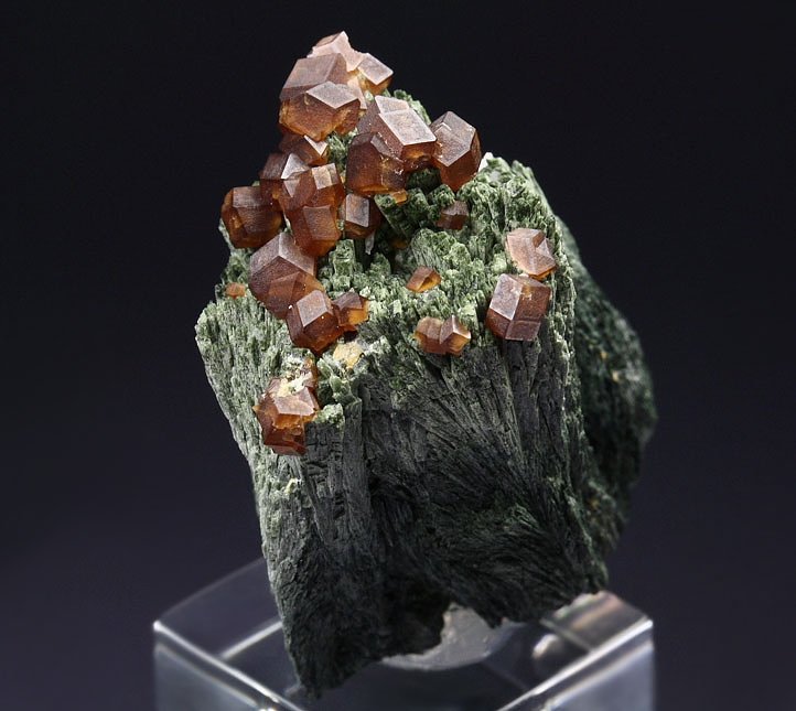 GARNET var. ANDRADITE, HEDENBERGITE