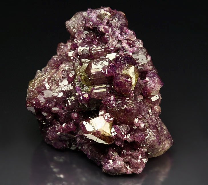 VESUVIANITE var. MANGANOAN