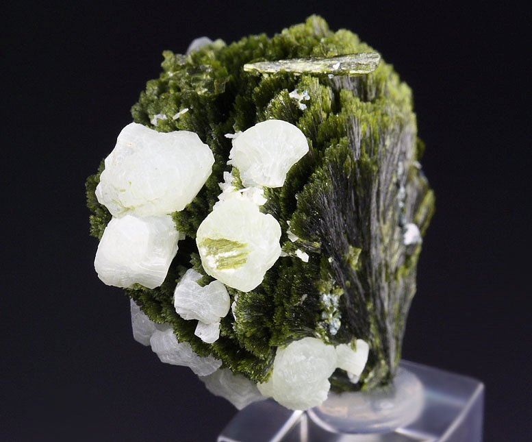 new find - EPIDOTE, PREHNITE, CLINOCHLORE