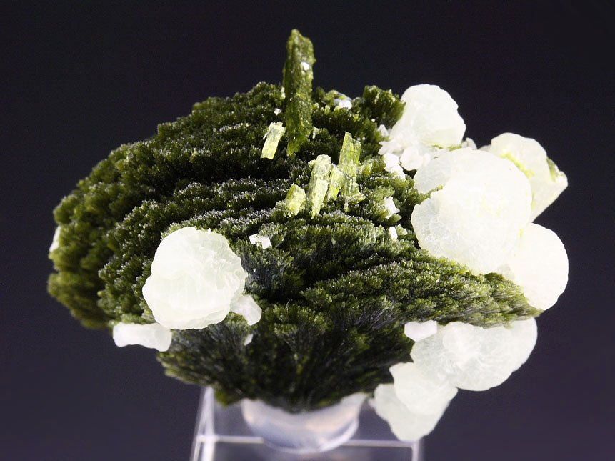 new find - EPIDOTE, PREHNITE, CLINOCHLORE