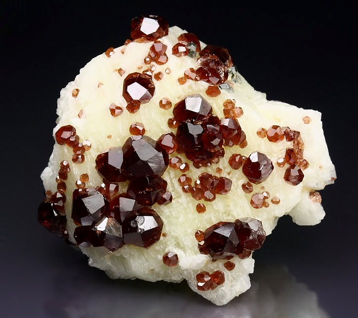 gem GARNET var. SPESSARTINE