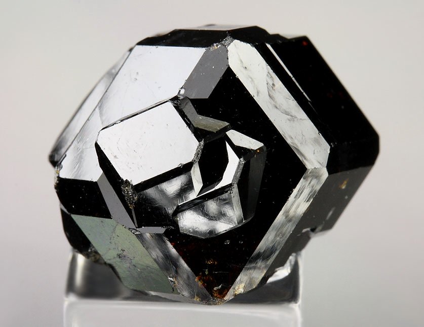 GARNET var. ANDRADITE var. MELANITE