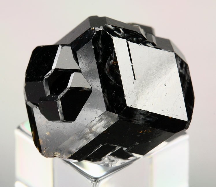 GARNET var. ANDRADITE var. MELANITE