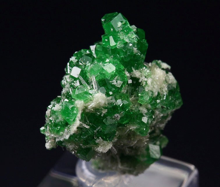 gem GARNET var. GROSSULAR var. CHROMIAN, DIOPSIDE