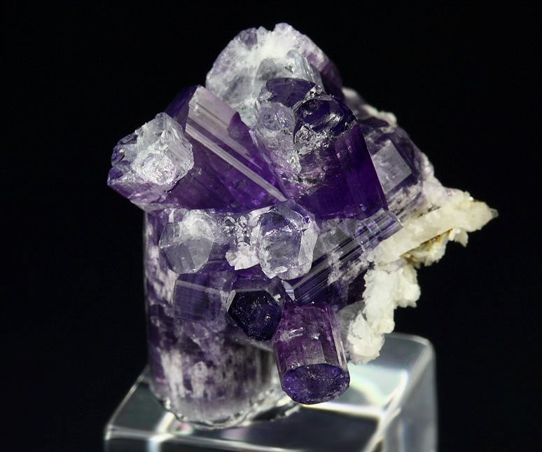 gem FLUORAPATITE bi-terminated, ALBITE