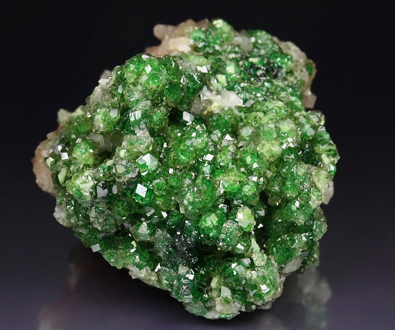 GARNET var. GROSSULAR var. CHROMIAN, PREHNITE