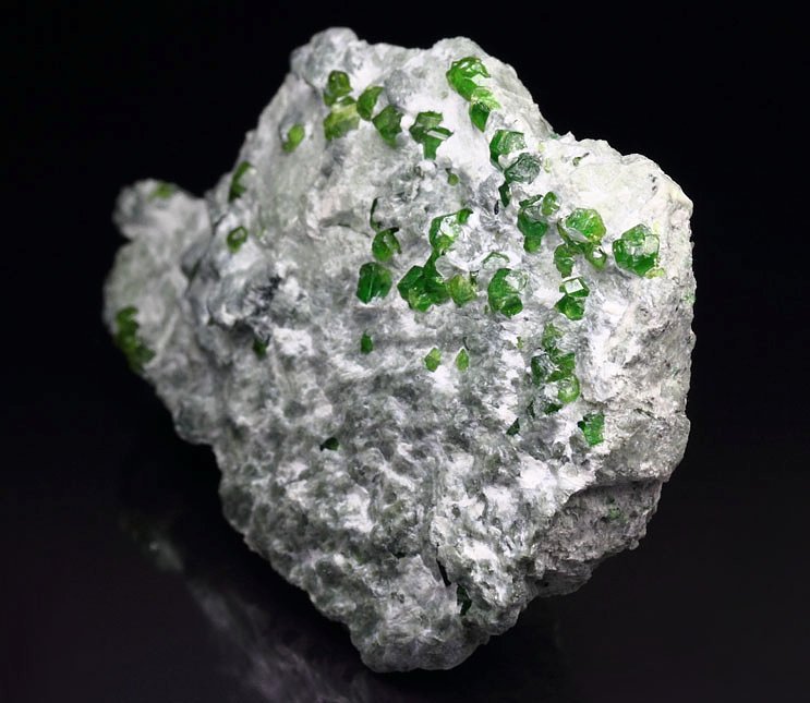 gem GARNET var. ANDRADITE var. DEMANTOID