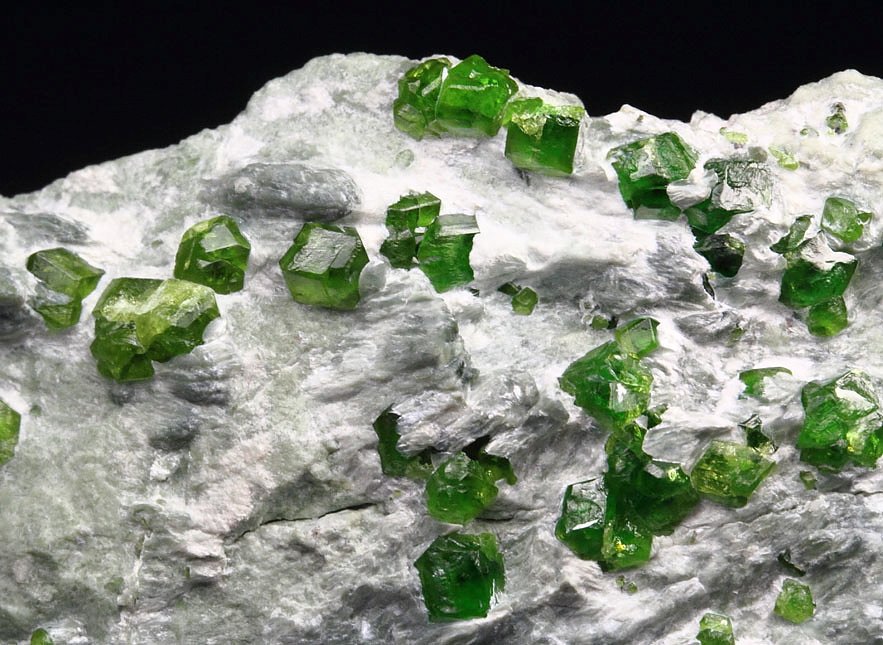 gem GARNET var. ANDRADITE var. DEMANTOID