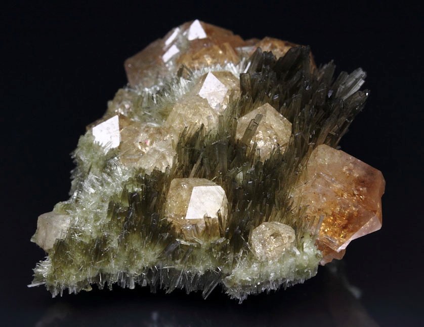 gem GARNET var. GROSSULAR, DIOPSIDE