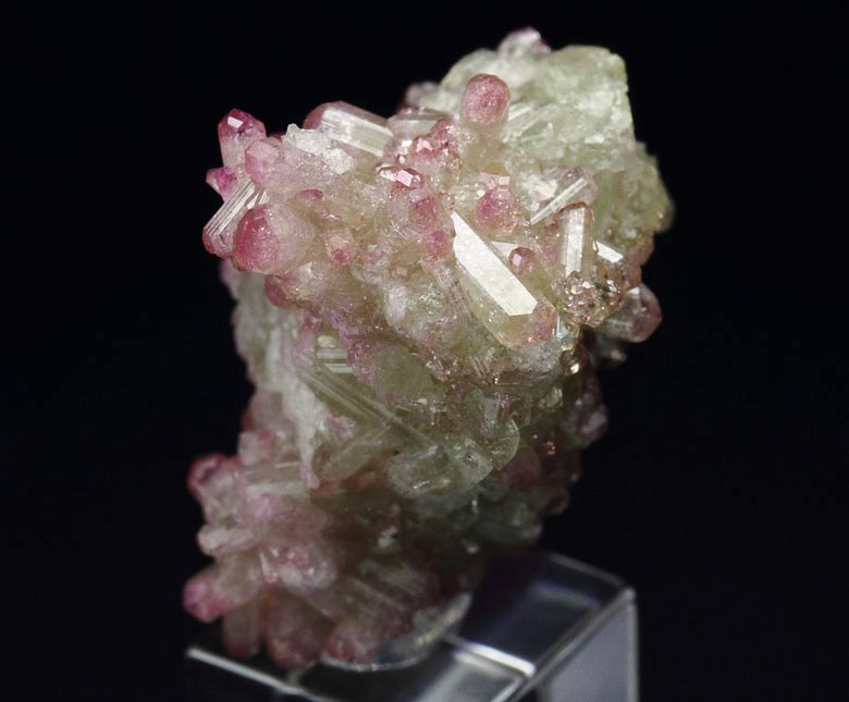 gemmy VESUVIANITE with RASPBERRY CAPS