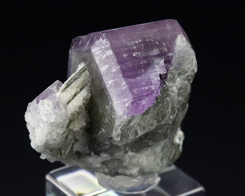 FLUORAPATITE, MUSCOVITE