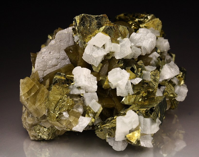 CHALCOPYRITE, SIDERITE, DOLOMITE