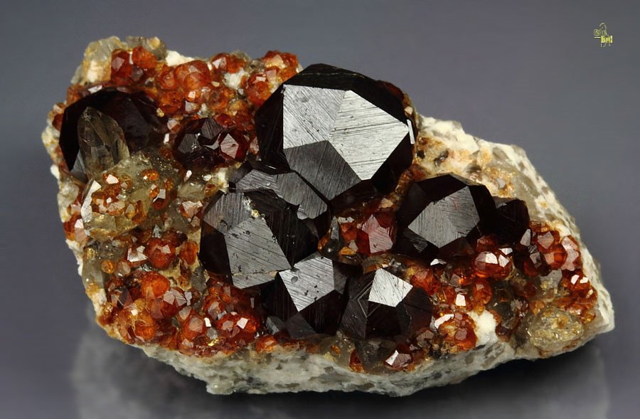 gemmy GARNET var. SPESSARTINE, QUARTZ