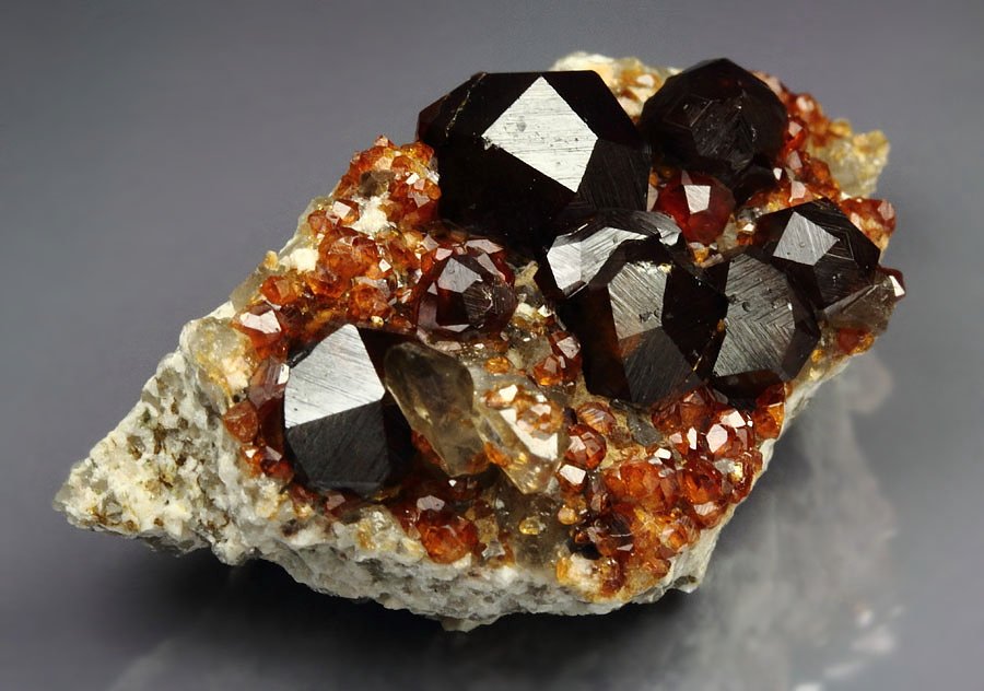 gemmy GARNET var. SPESSARTINE, QUARTZ