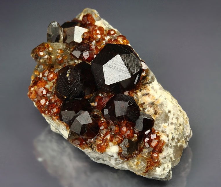 gemmy GARNET var. SPESSARTINE, QUARTZ