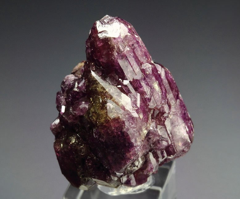 VESUVIANITE var. MANGANOAN