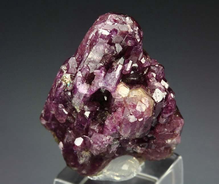 VESUVIANITE var. MANGANOAN