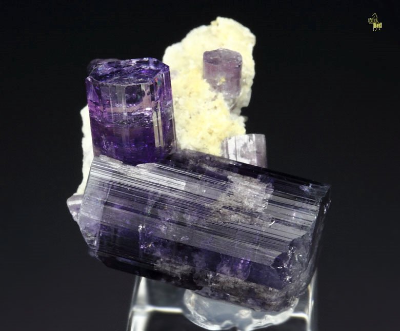 gem FLUORAPATITE, ALBITE