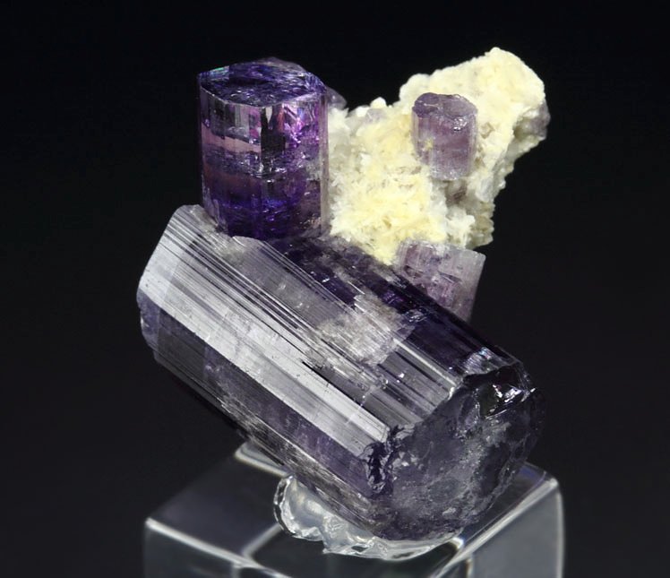 gem FLUORAPATITE, ALBITE