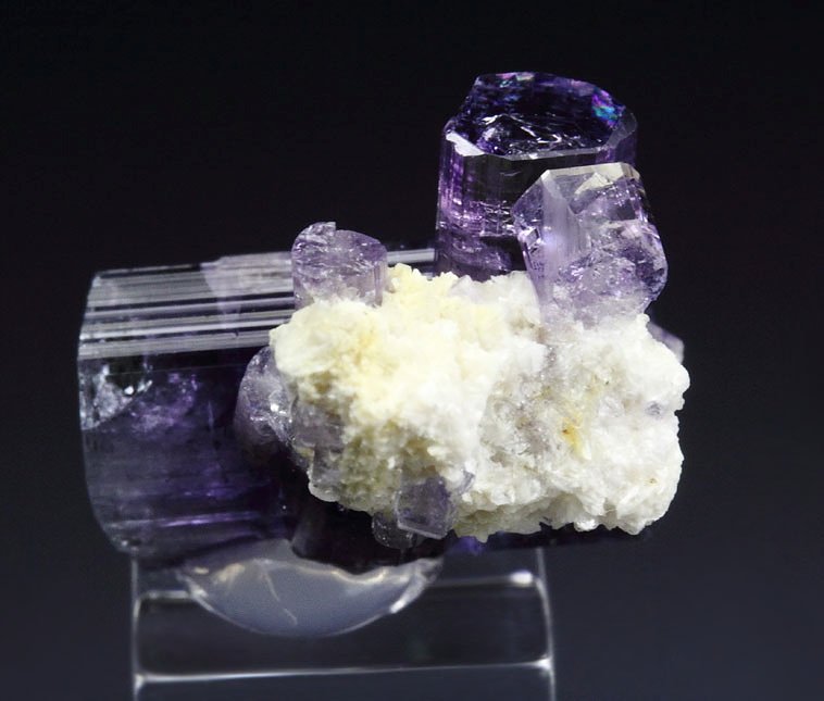 gem FLUORAPATITE, ALBITE