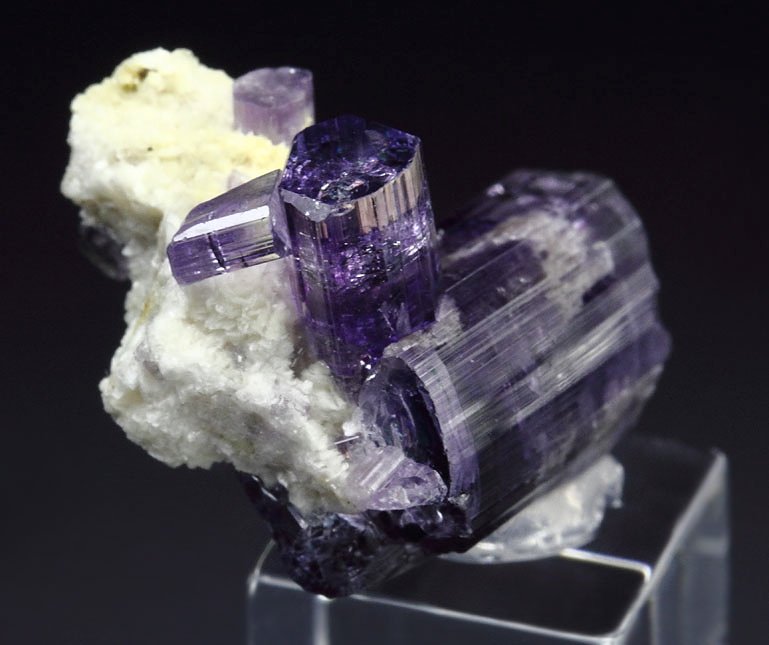 gem FLUORAPATITE, ALBITE