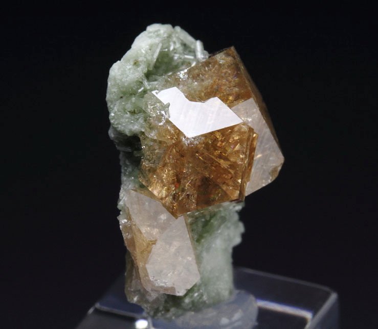 gem GARNET var. GROSSULAR, DIOPSIDE