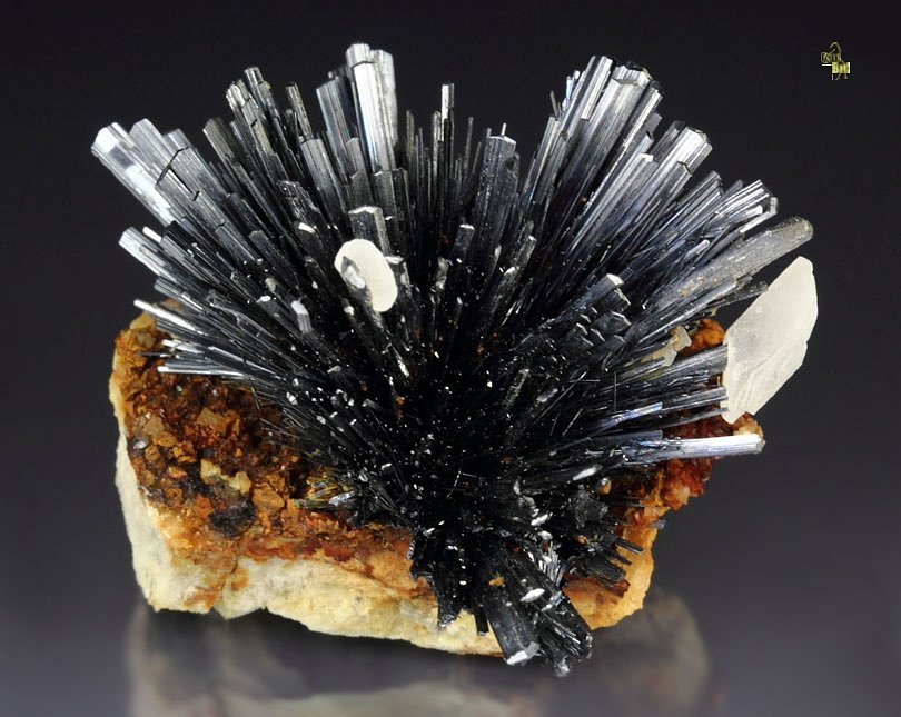 STIBNITE, CALCITE