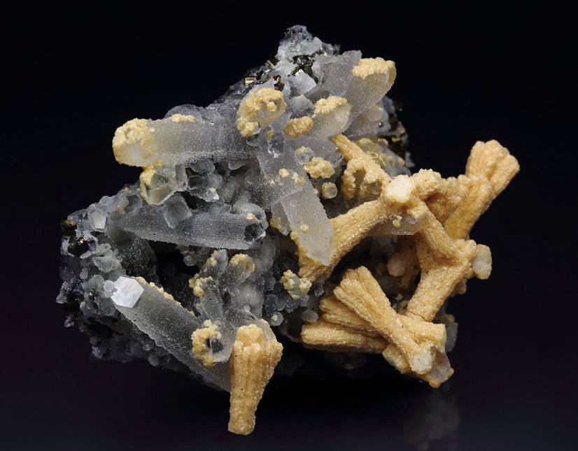 bi-terminated QUARTZ two generations, CALCITE, PYRITE