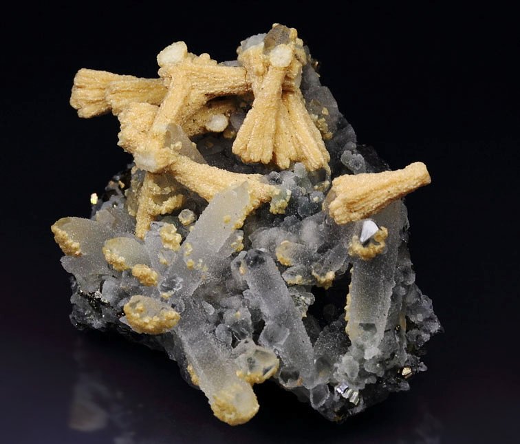 bi-terminated QUARTZ two generations, CALCITE, PYRITE