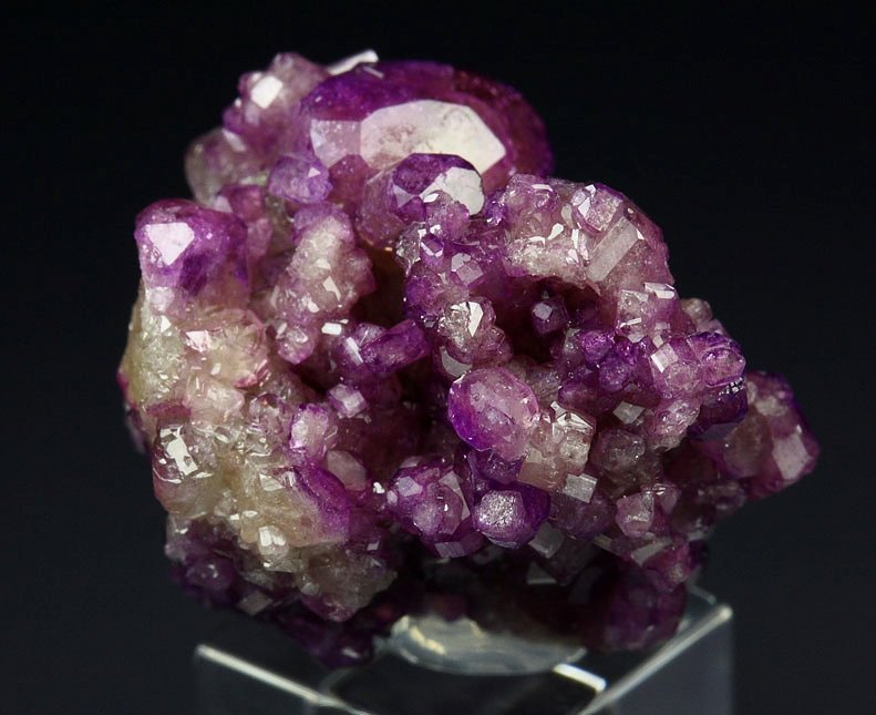 gem VESUVIANITE var. MANGANOAN