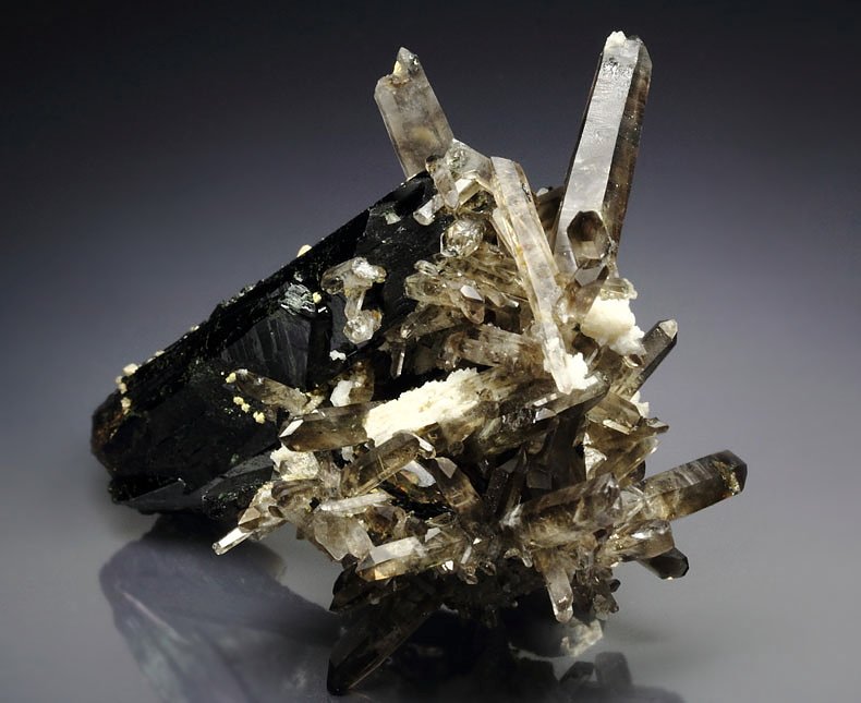 AEGIRINE, bi-terminated QUARTZ var. SMOKY, FELDSPAR