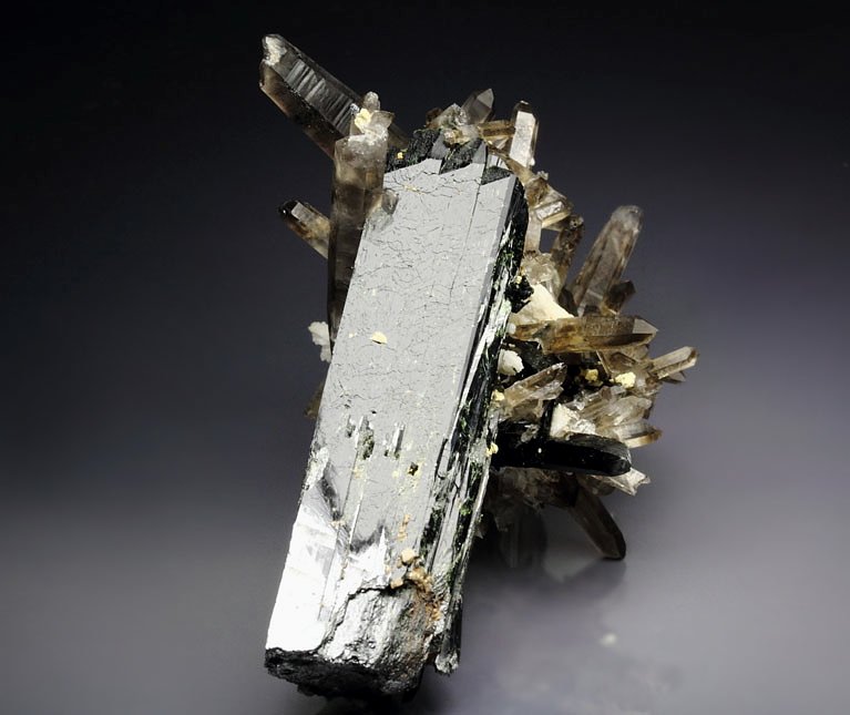 AEGIRINE, bi-terminated QUARTZ var. SMOKY, FELDSPAR