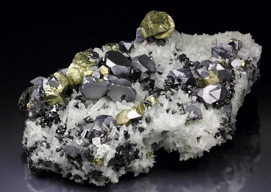 twinned GALENA, CHALCOPYRITE, SPHALERITE, QUARTZ