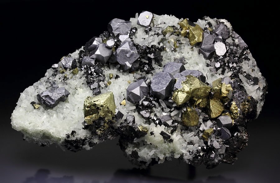 twinned GALENA, CHALCOPYRITE, SPHALERITE, QUARTZ