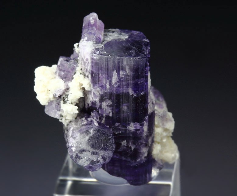 gem FLUORAPATITE, ALBITE