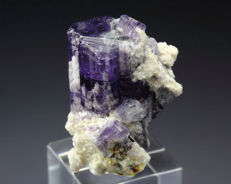 gem FLUORAPATITE, ALBITE