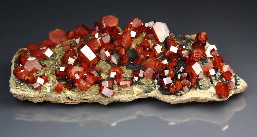 gemmy VANADINITE