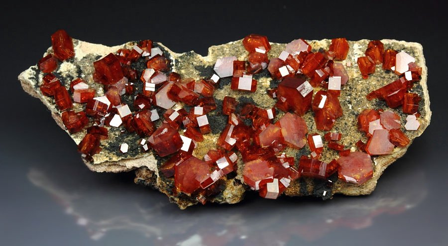 gemmy VANADINITE