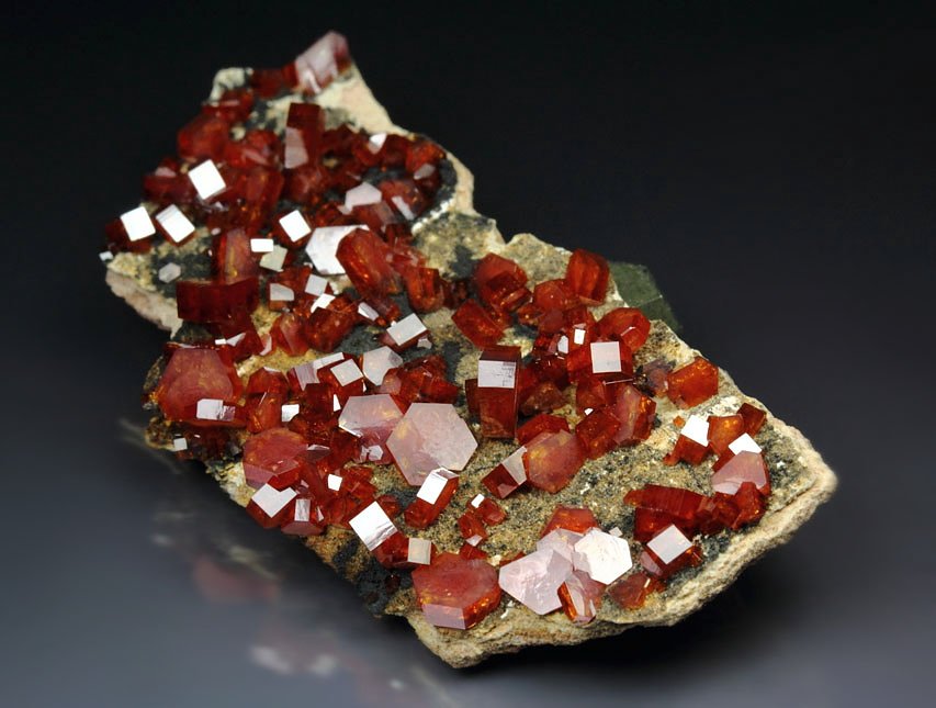 gemmy VANADINITE