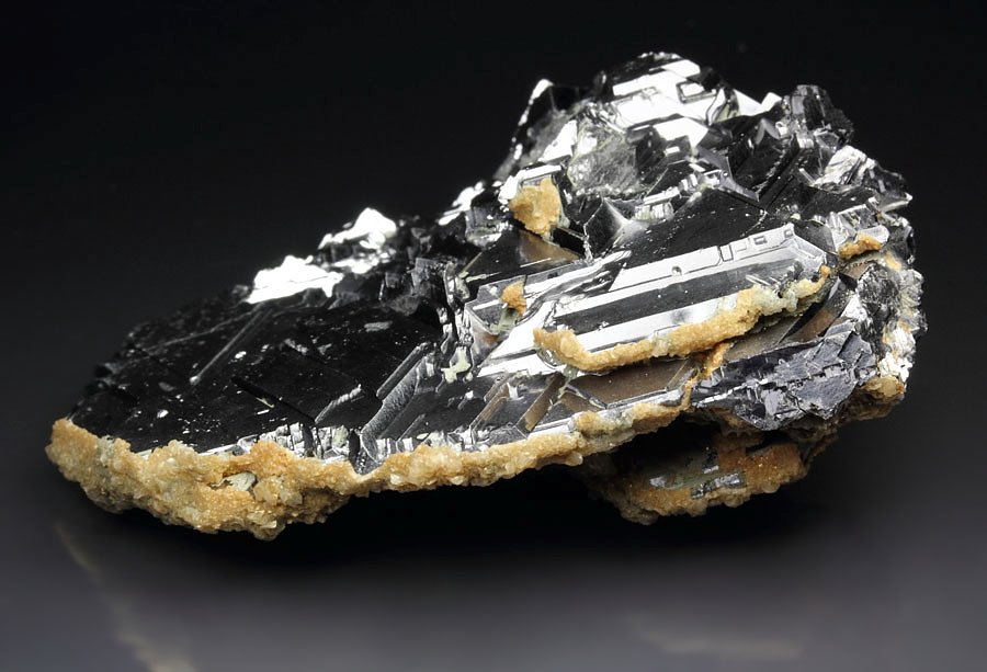 GALENA - SPINEL LAW TWIN, QUARTZ, CALCITE