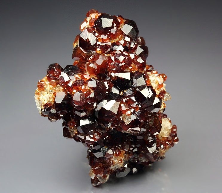 gem GARNET var. SPESSARTINE