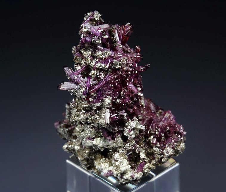 bi-terminated VESUVIANITE var. MANGANOAN, CLINOCHLORE