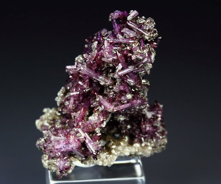 bi-terminated VESUVIANITE var. MANGANOAN, CLINOCHLORE