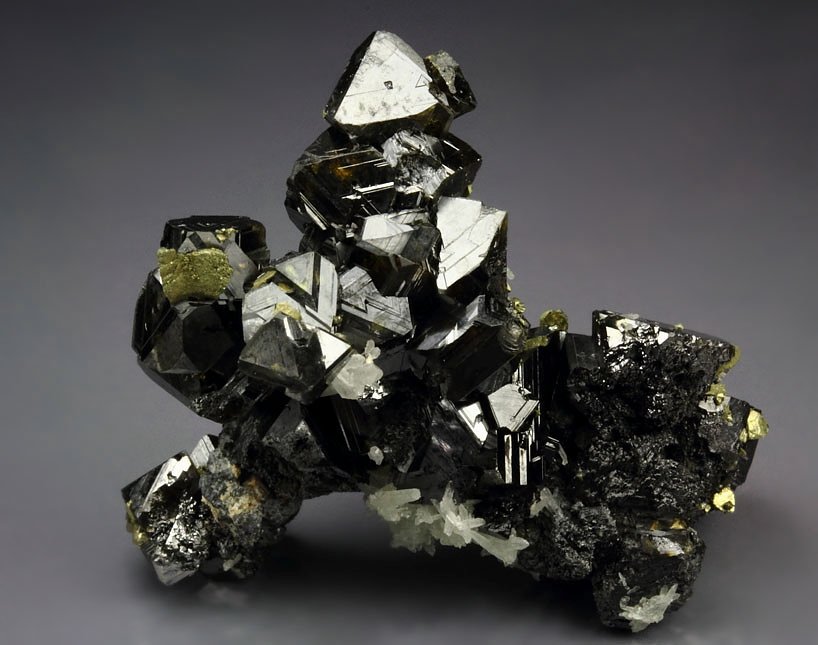 CHALCOPYRITE, SPHALERITE octahedrons, QUARTZ, PYRITE