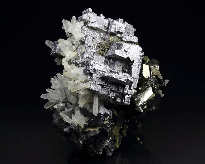 skeletal GALENA, CHALCOPYRITE, PYRITE, bi-terminated QUARTZ, SPHALERITE