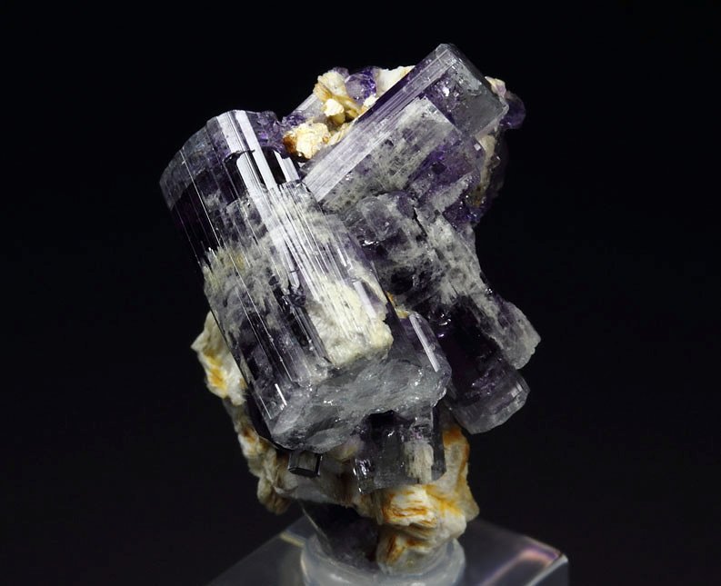 gem FLUORAPATITE bi-terminated, ALBITE