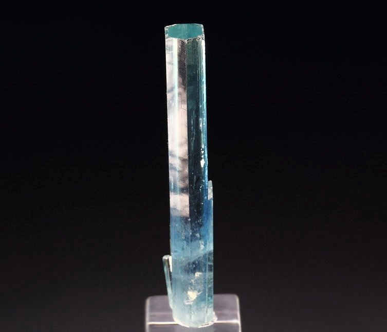 gem BERYL var. AQUAMARINE