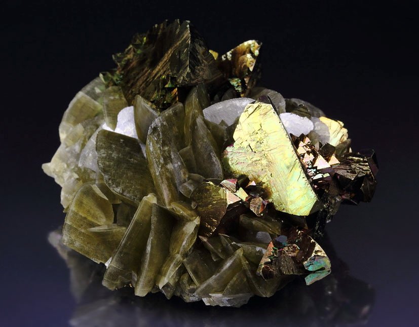 truncated tetrahedral CHALCOPYRITE twinned, SIDERITE