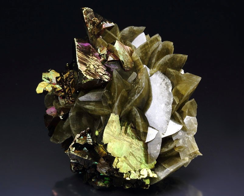 truncated tetrahedral CHALCOPYRITE twinned, SIDERITE